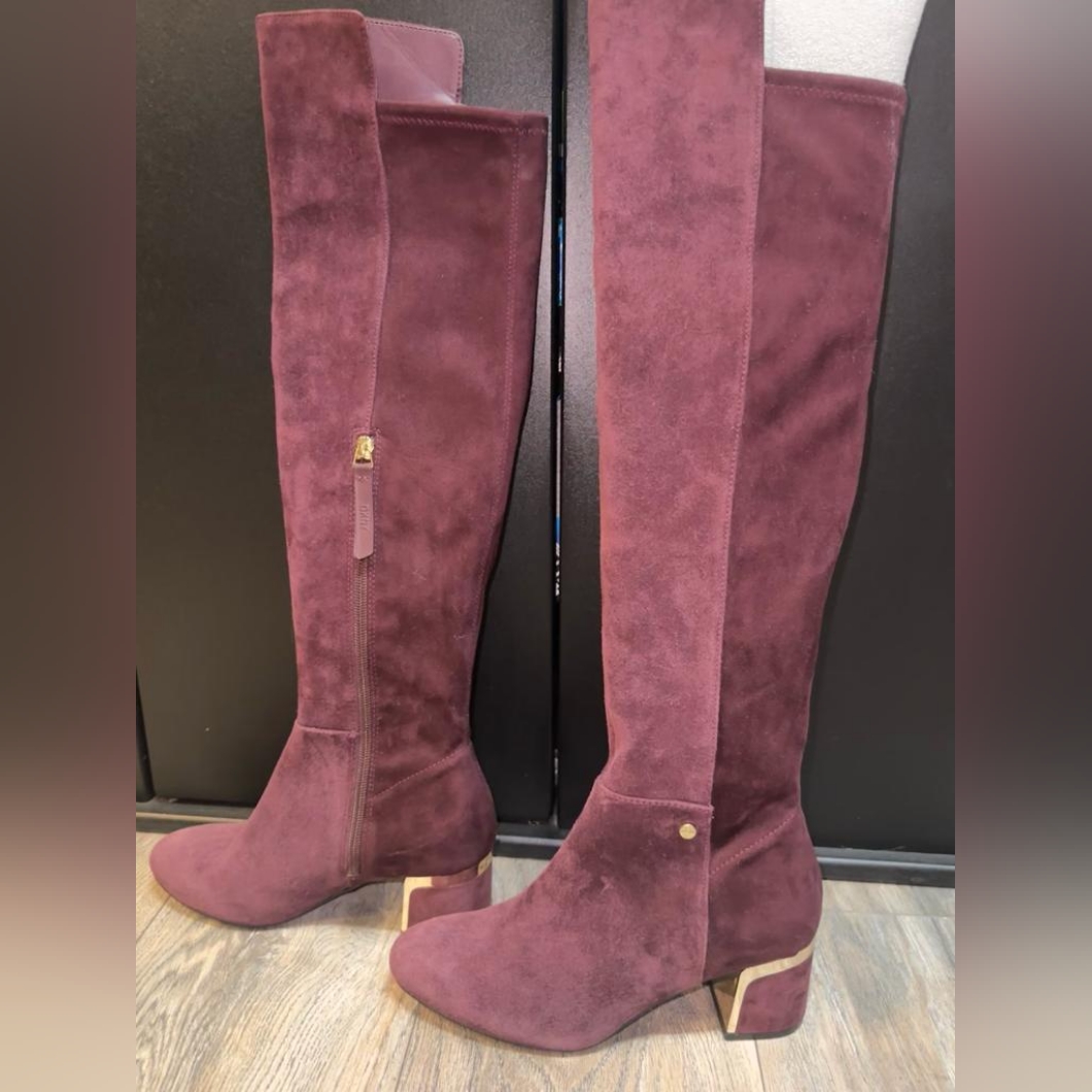 Dkny Tall Boots Size 6 Burgundy Color